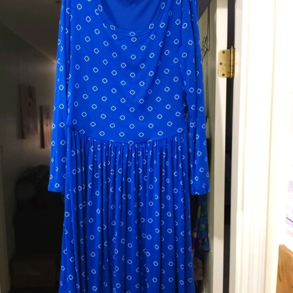 Dress - Picture 4 of 4